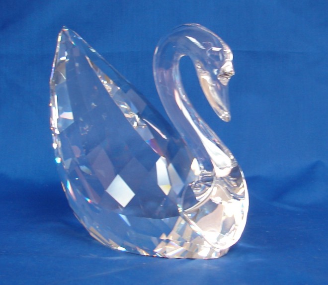 Appraisal: Maxi Swan - x Faceted Cut Crystal Good Condition with