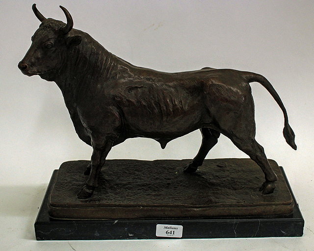 Appraisal: I BONHEUR - A BRONZE STATUE of a fighting bull