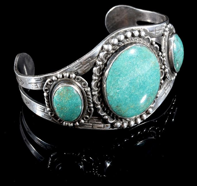 Appraisal: Navajo Old Pawn Style Aventurine Sterling Cuff Included in this