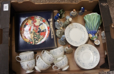 Appraisal: A collection of pottery to include Wedgwood belle fleur cups