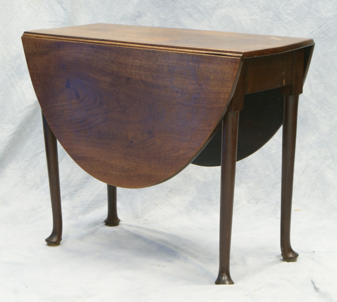 Appraisal: Mahogany Queen Anne drop leaf table rounded leaves straight legs