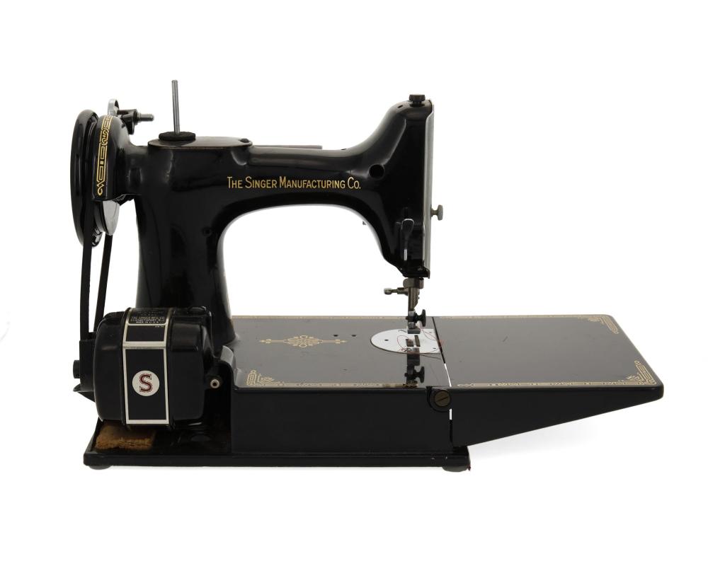 Appraisal: A Singer Featherweight portable sewing machine K Marked Singer SIMANCO