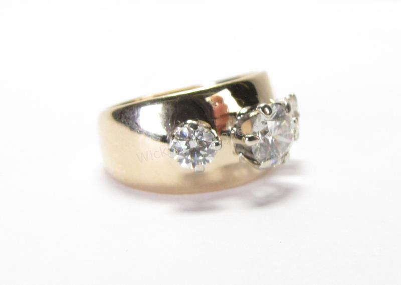 Appraisal: A K yellow gold lady's wide ring with center diamond