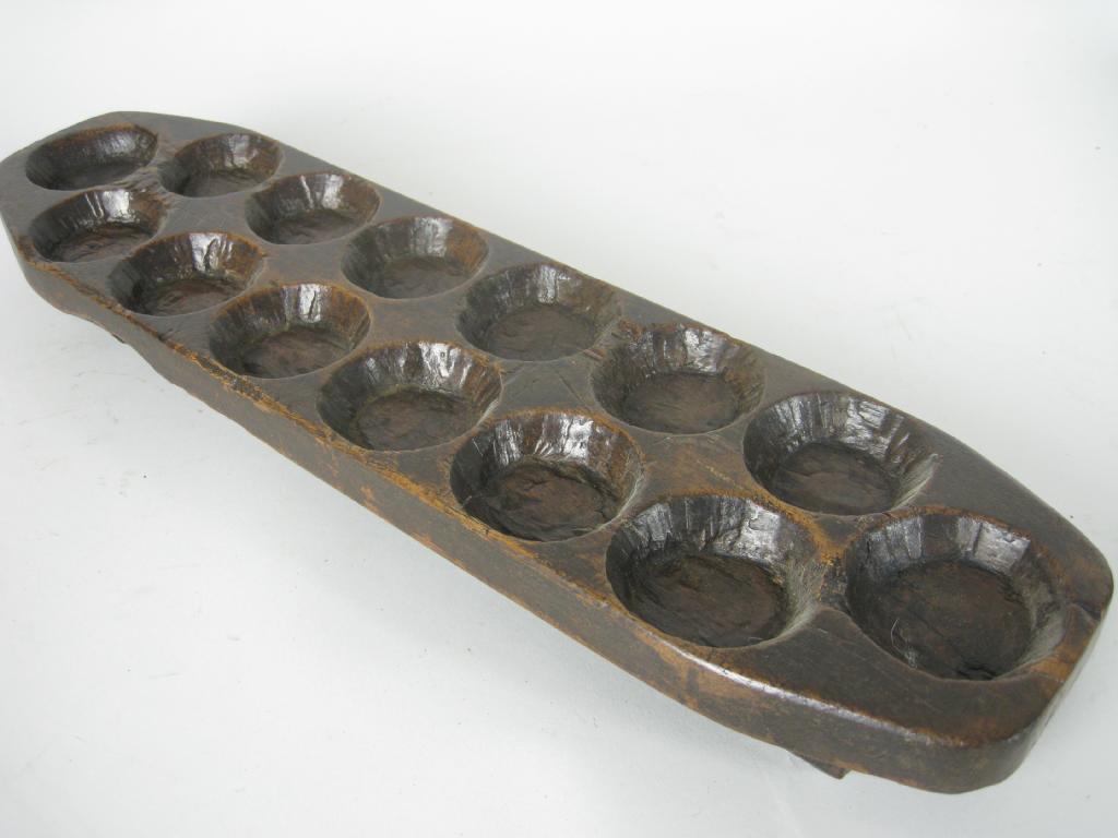 Appraisal: An th th Century carved Mould of fourteen flan cases