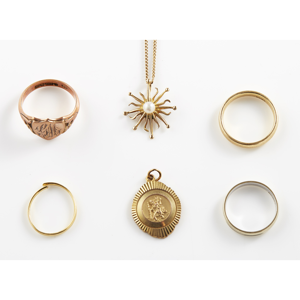 Appraisal: A collection of gold jewellery to include a ct gold