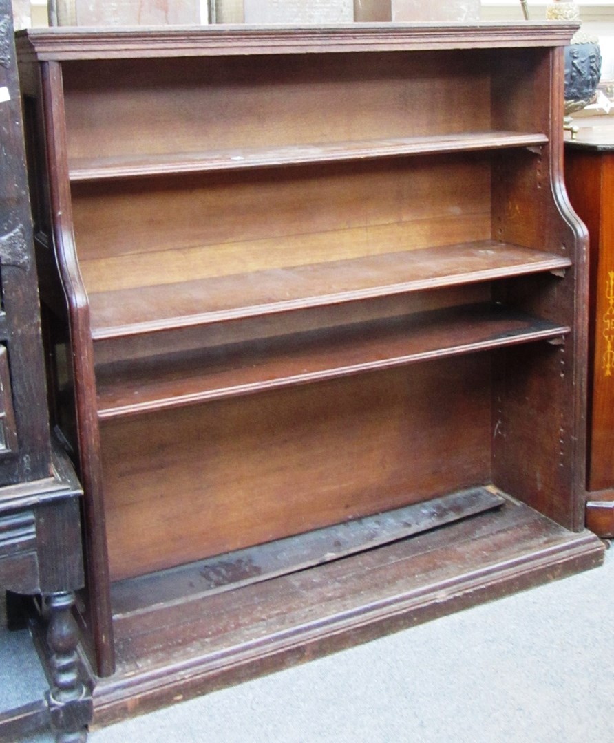 Appraisal: A made-up oak floor standing open bookcase cm wide