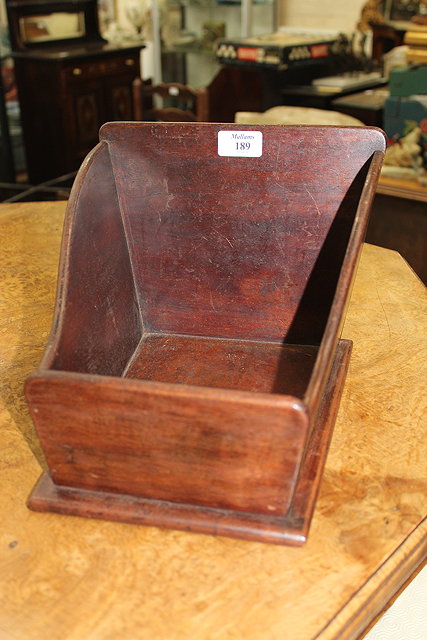 Appraisal: A TH CENTURY MAHOGANY CUTLERY TRAY cm wide