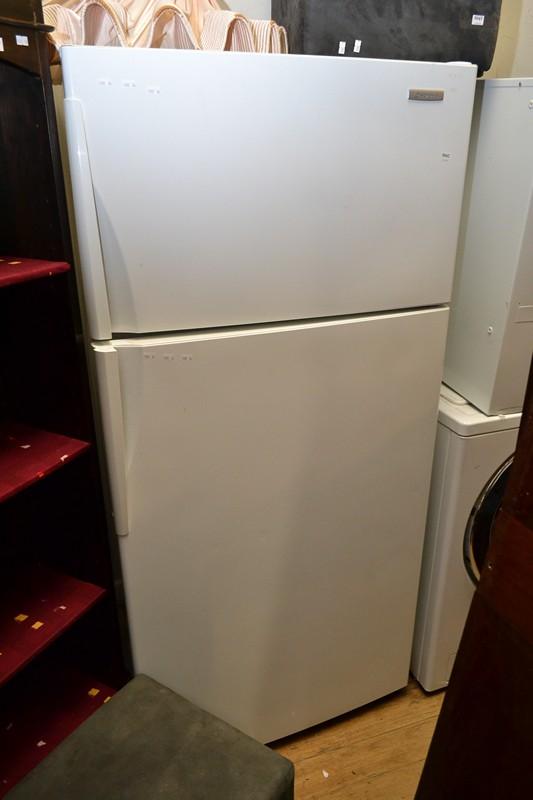 Appraisal: A WESTINGHOUSE FRIDGE FREEZER A WESTINGHOUSE FRIDGE FREEZER