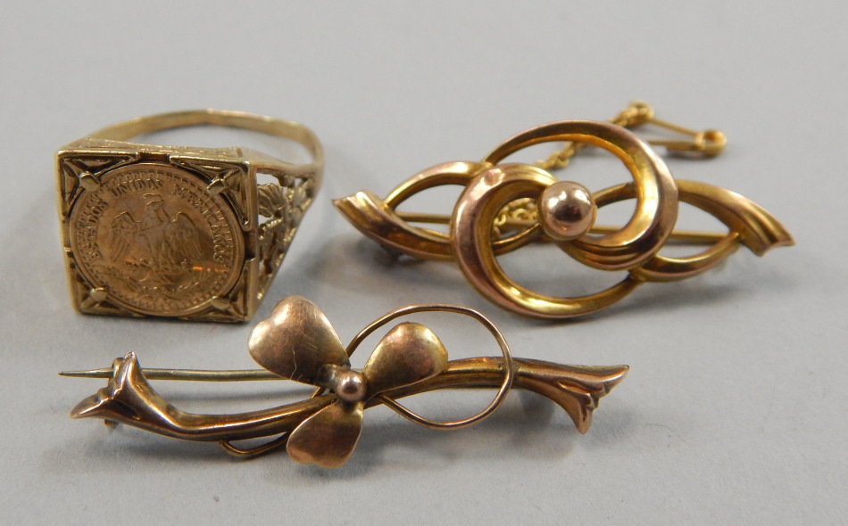 Appraisal: Three items of ct gold to include two brooches in