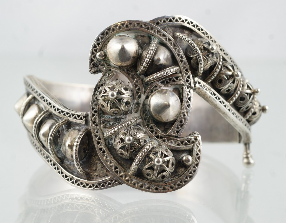 Appraisal: Unmarked silver cuff bracelet studded serpentine design w TO