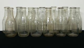 Appraisal: Dairy - clear quart bottles all Cleveland- including 'Dairyman's Milk