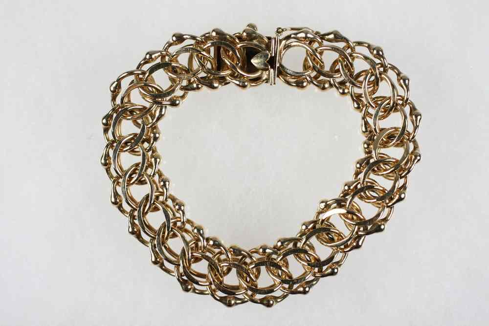 Appraisal: BRACELET - K yellow gold link bracelet dwt '' long