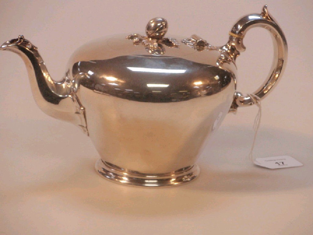 Appraisal: A Victorian silver tea pot by the Barnard Brothers of