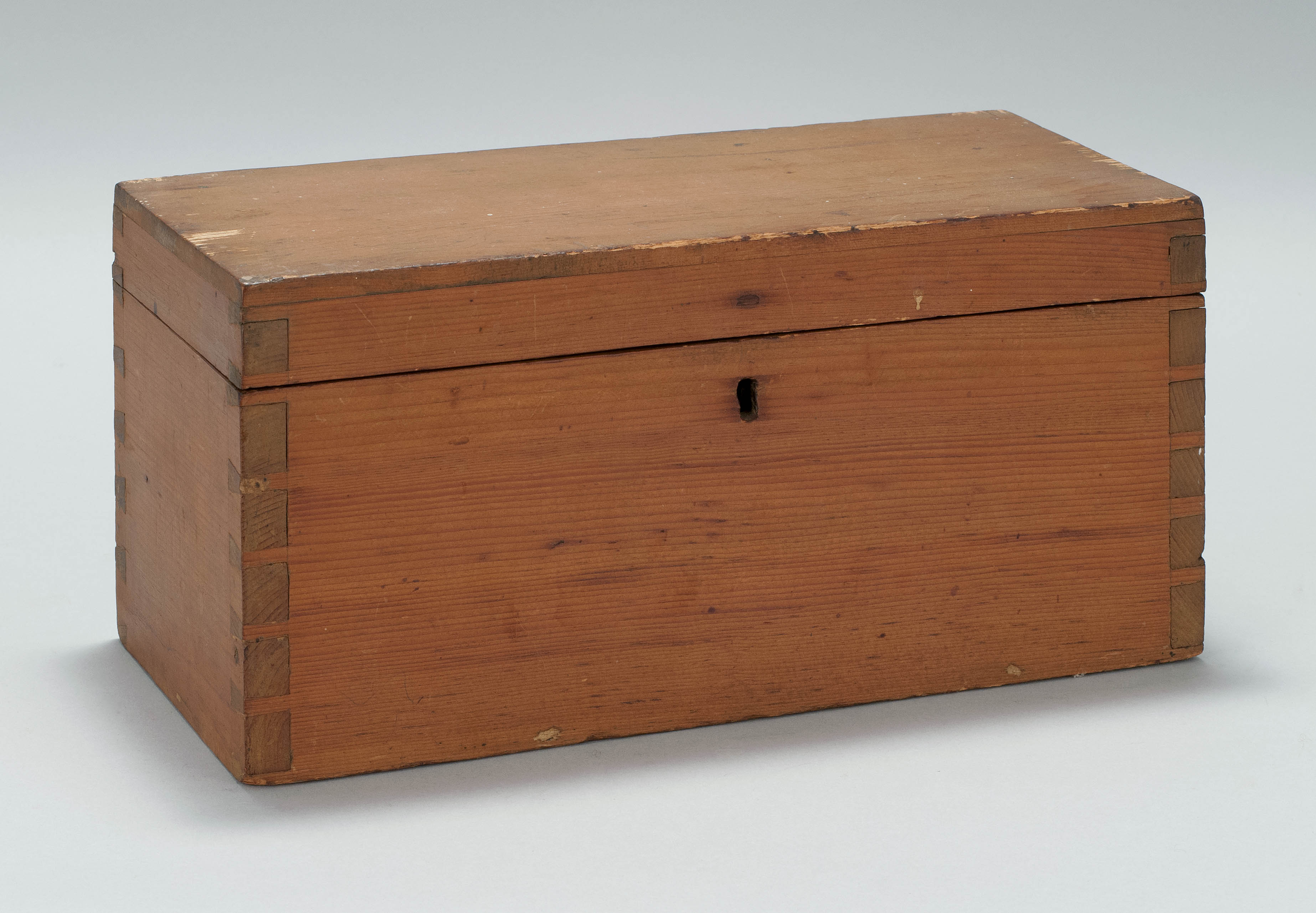 Appraisal: PINE LIFT-TOP BOX th CenturyDovetail construction Written in ink under