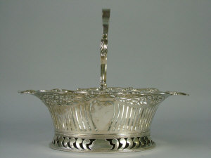 Appraisal: An Edwardian silver pierced fruit basket Birmingham of oval form