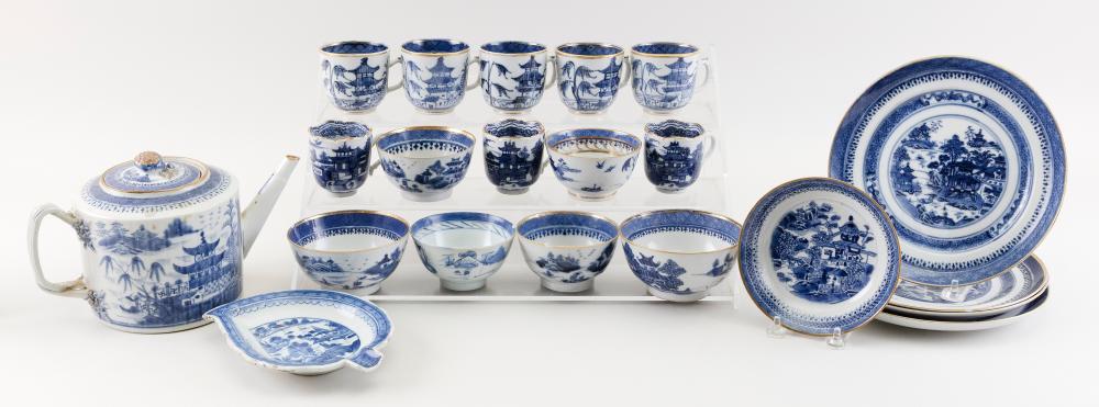 Appraisal: COLLECTION OF CHINESE EXPORT BLUE AND WHITE PORCELAIN TH CENTURYCOLLECTION