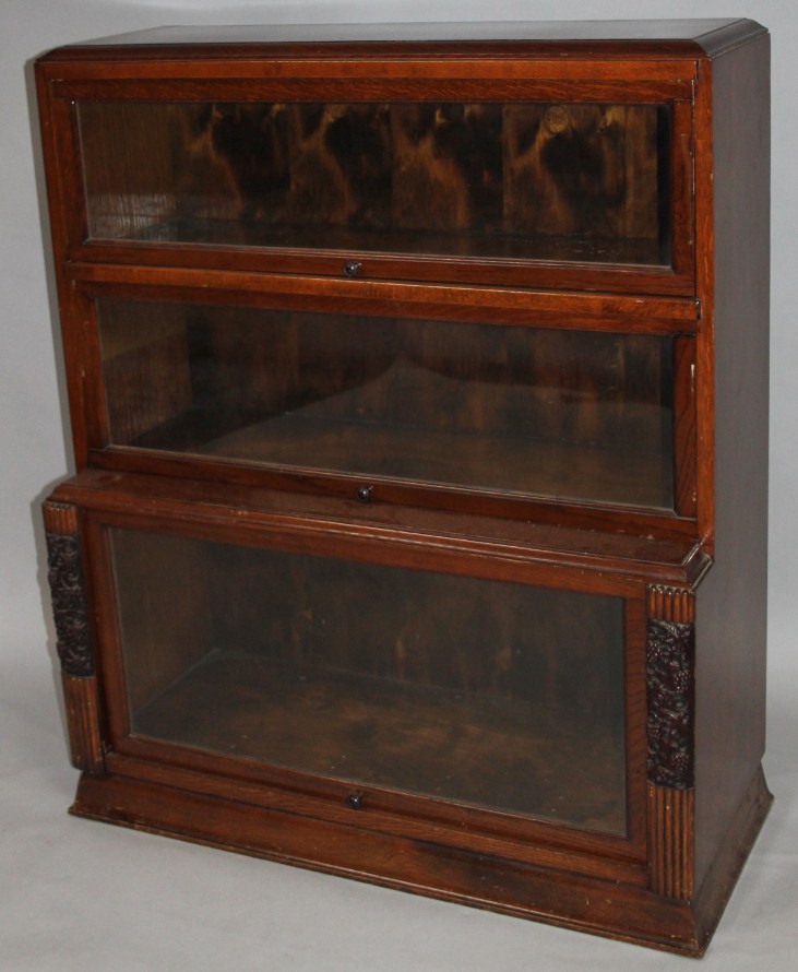 Appraisal: An early thC oak Wernicke style bookcase the upper section