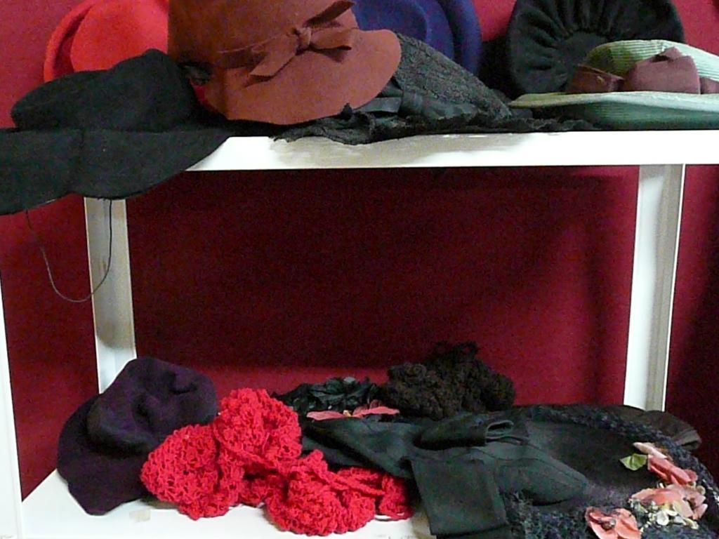 Appraisal: A collection of 's ladies hats - some felt some