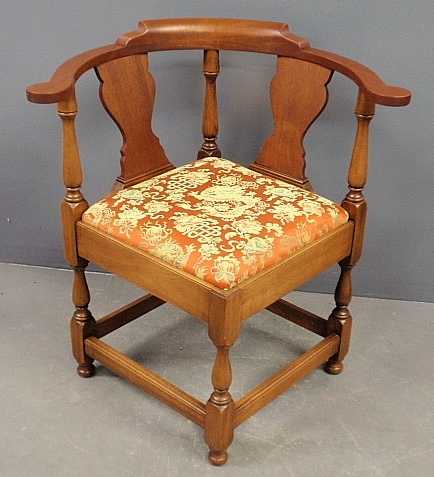 Appraisal: - Queen Anne style mahogany corner chair with turned legs