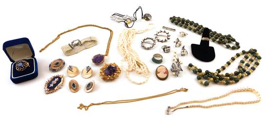 Appraisal: JEWELRY Fine costume necklaces bracelets pins clip-on earrings and rings