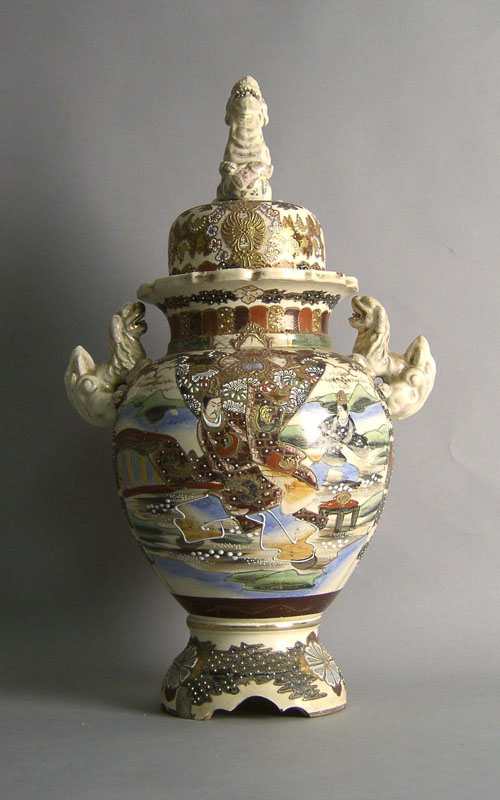 Appraisal: Satsuma covered urn h