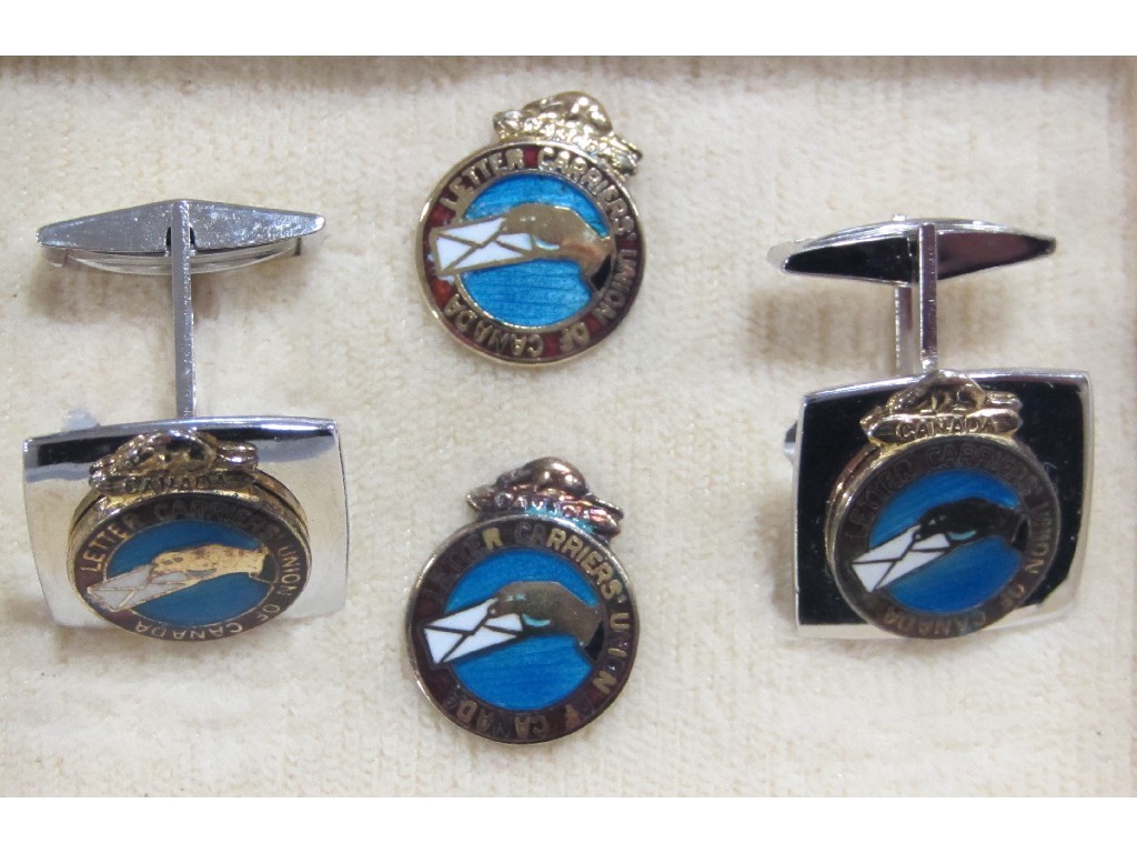 Appraisal: A boxed Canadian Mail shirt studs and cuff links set