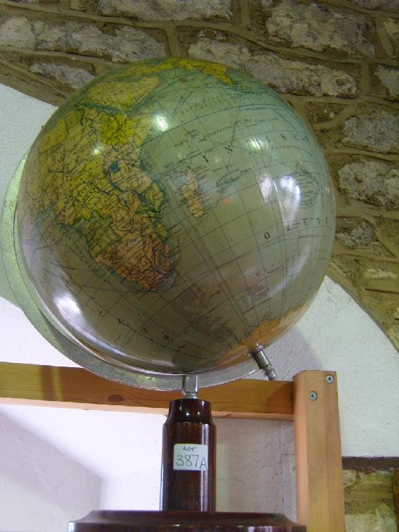 Appraisal: A Columbus Erdglobus table top terrestrial globe