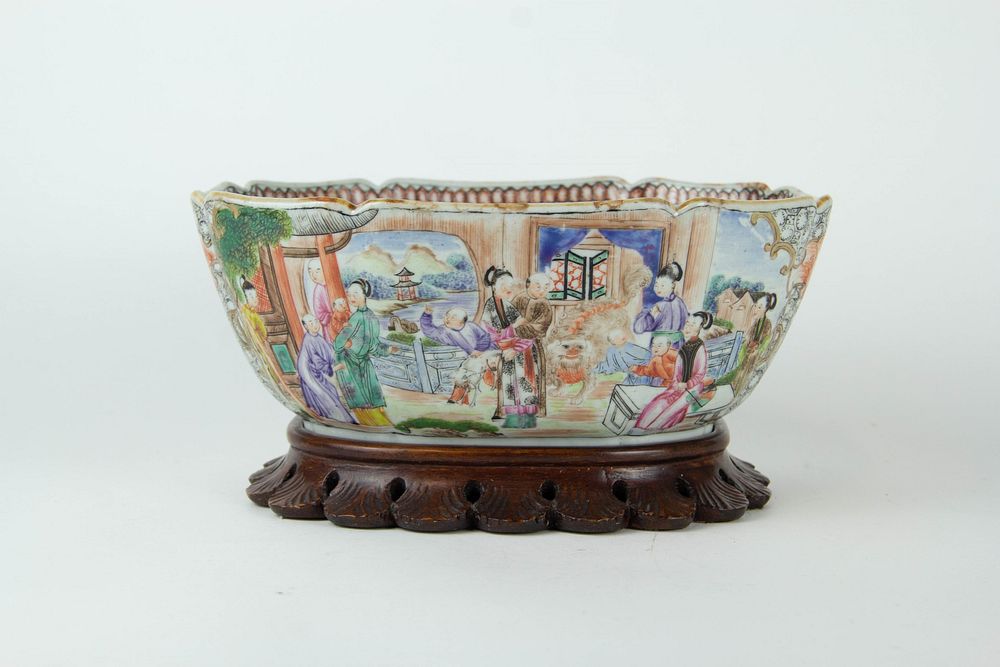 Appraisal: A th Century Chinese Export Dish Decorated with scenes of