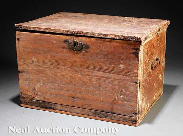 Appraisal: An American Federal Pine Decanter Box th c with strapwork