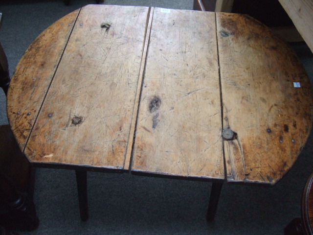 Appraisal: A late th century early th century pine low side