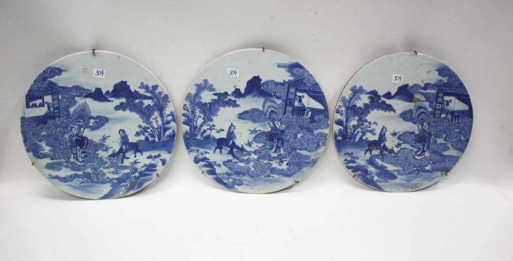 Appraisal: SET OF THREE CHINESE ROUND BLUE AND WHITE PORCELAIN PLAQUES