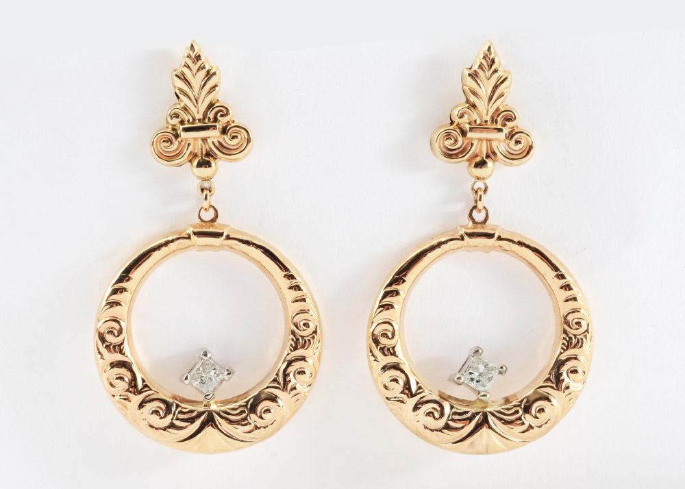 Appraisal: GOLD CTW DIAMOND EARRINGS K yellow gold dangling circle earrings