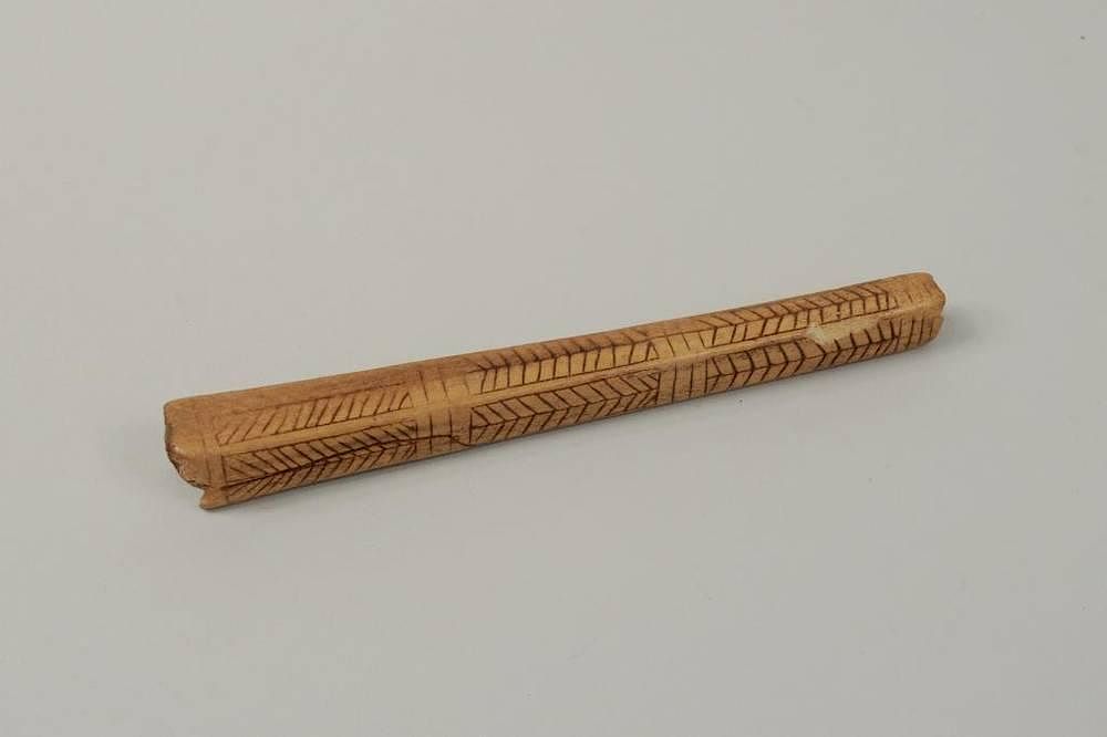 Appraisal: Inuit Carved Bone Needle Case Inuit carved bone needle case