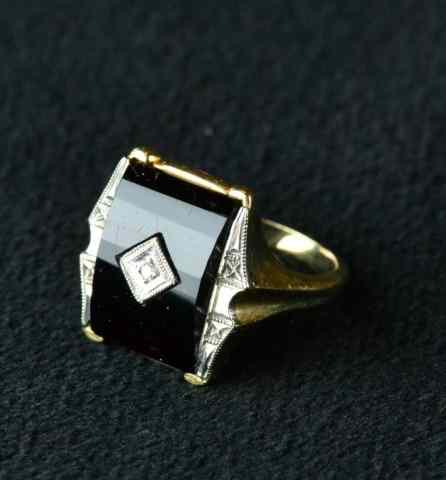 Appraisal: LADY'S BLACK ONYX DIAMOND RINGConsisting of karat yellow gold band