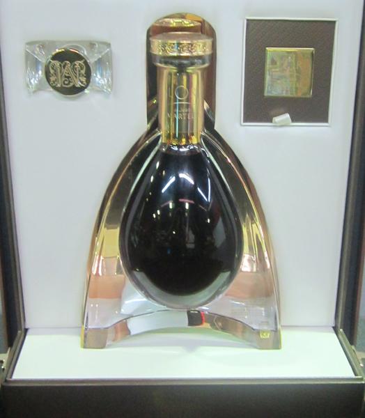 Appraisal: A BOTTLE OF MARTEL L'OR DE JEAN MARTEL COGNAC ML