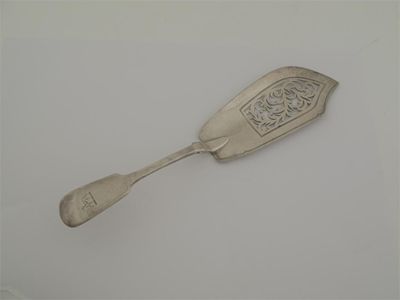 Appraisal: A Victorian fiddle pattern fish slice the blade pierced with