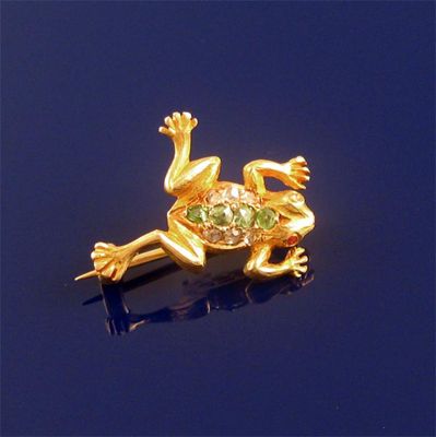 Appraisal: A gold frog brooch the body set with a line