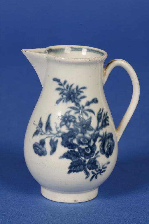 Appraisal: A FIRST PERIOD WORCESTER BLUE AND WHITE CREAM JUG of