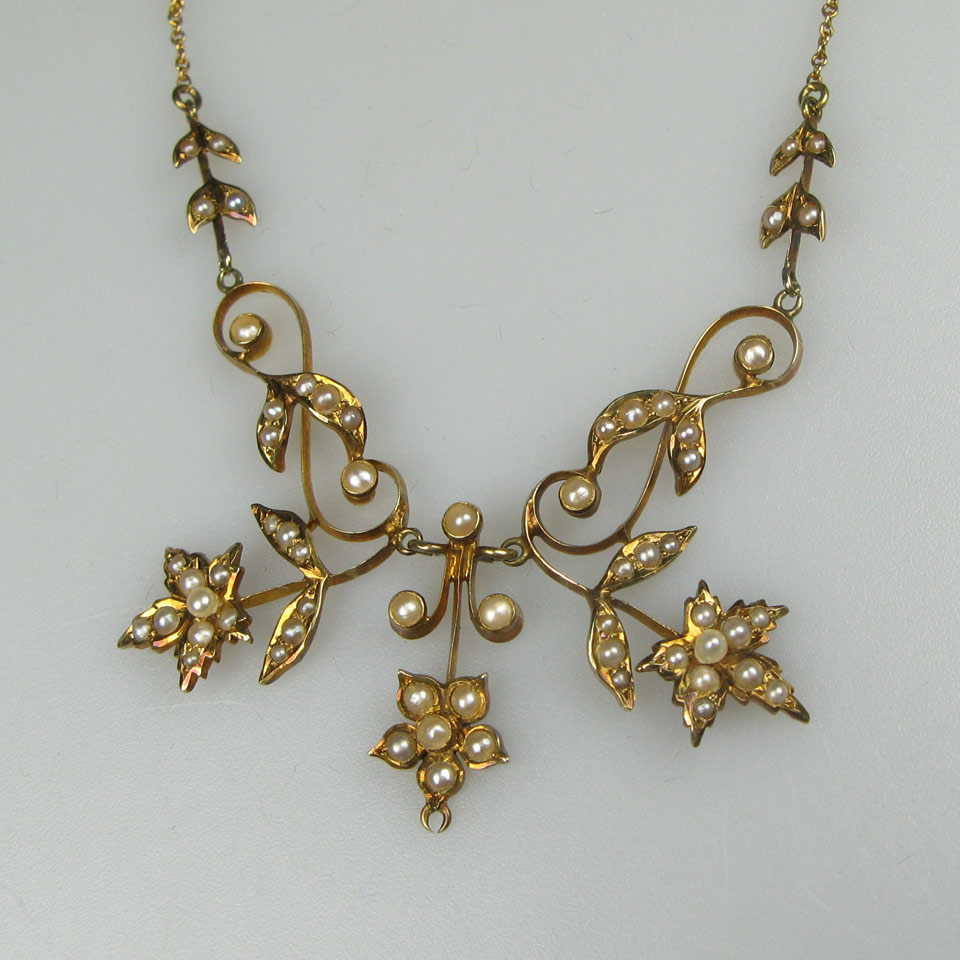 Appraisal: k Yellow Gold Lavelier set with numerous seed pearls Length