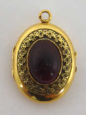 Appraisal: A French carat gold and cabochon garnet locket the garnet