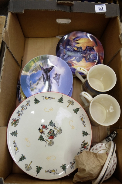 Appraisal: A collection of Wedgwood pottery to include Windsor Christmas cakestand