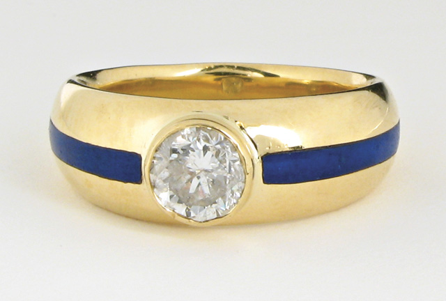 Appraisal: DIAMOND AND LAPIS LAZULI RING k yellow gold centering a