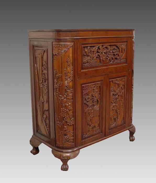 Appraisal: HIGHLY DETAILED CHINESE CARVED TEAK BAR Top lifts and sides