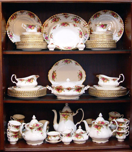 Appraisal: ROYAL ALBERT OLD COUNTRY ROSES CHINA SERVICE FOR pieces to