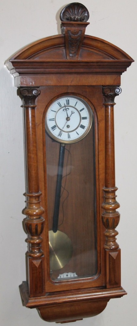 Appraisal: An early thC mahogany cased wall clock the cm dia