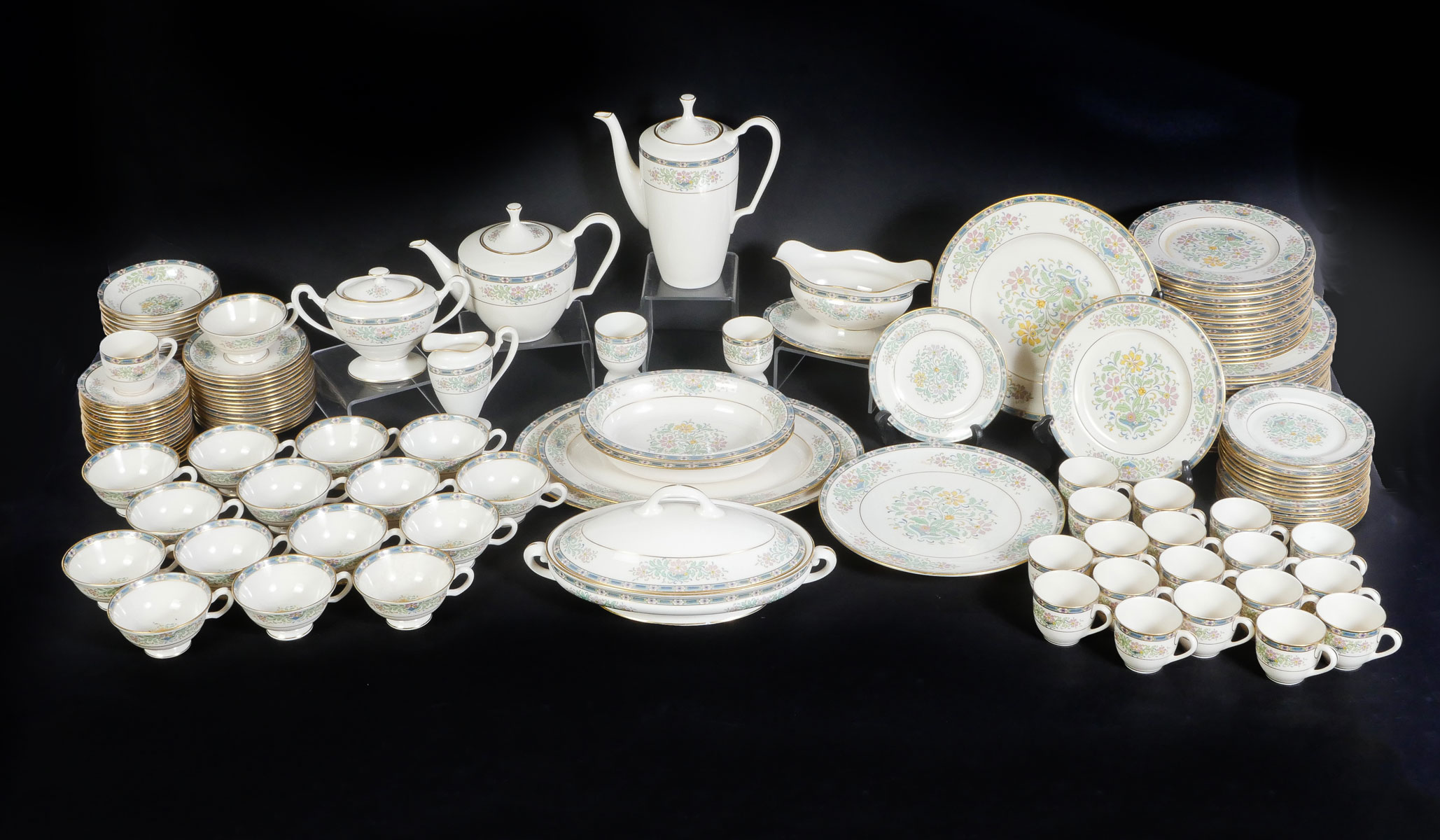 Appraisal: PC LENOX ''MYSTIC'' PATTERN CHINA SET Comprising - Dinner plates