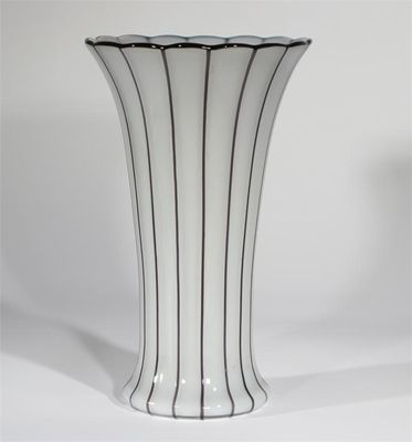 Appraisal: A glass vase attributed to Loetz after a design by