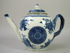 Appraisal: A Chinese Export blue and white teapot late th century