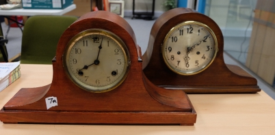 Appraisal: Pair of oak cased mantle clocks