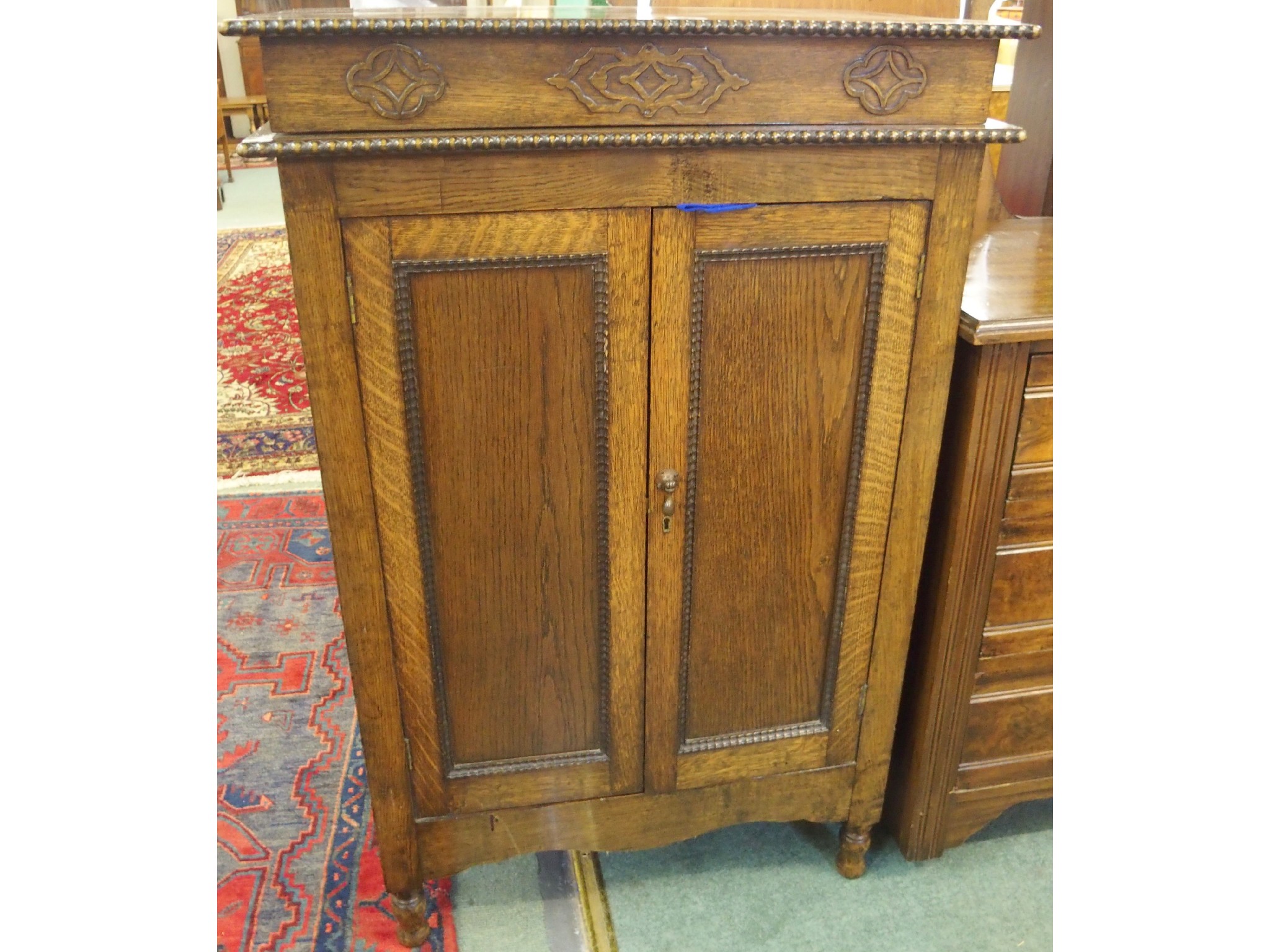 Appraisal: An oak gramophone cabinet